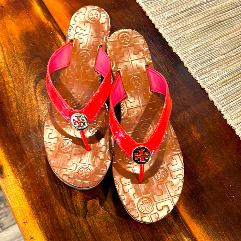 Tory Burch, pink, patent leather, wedge, flip flop, size 6